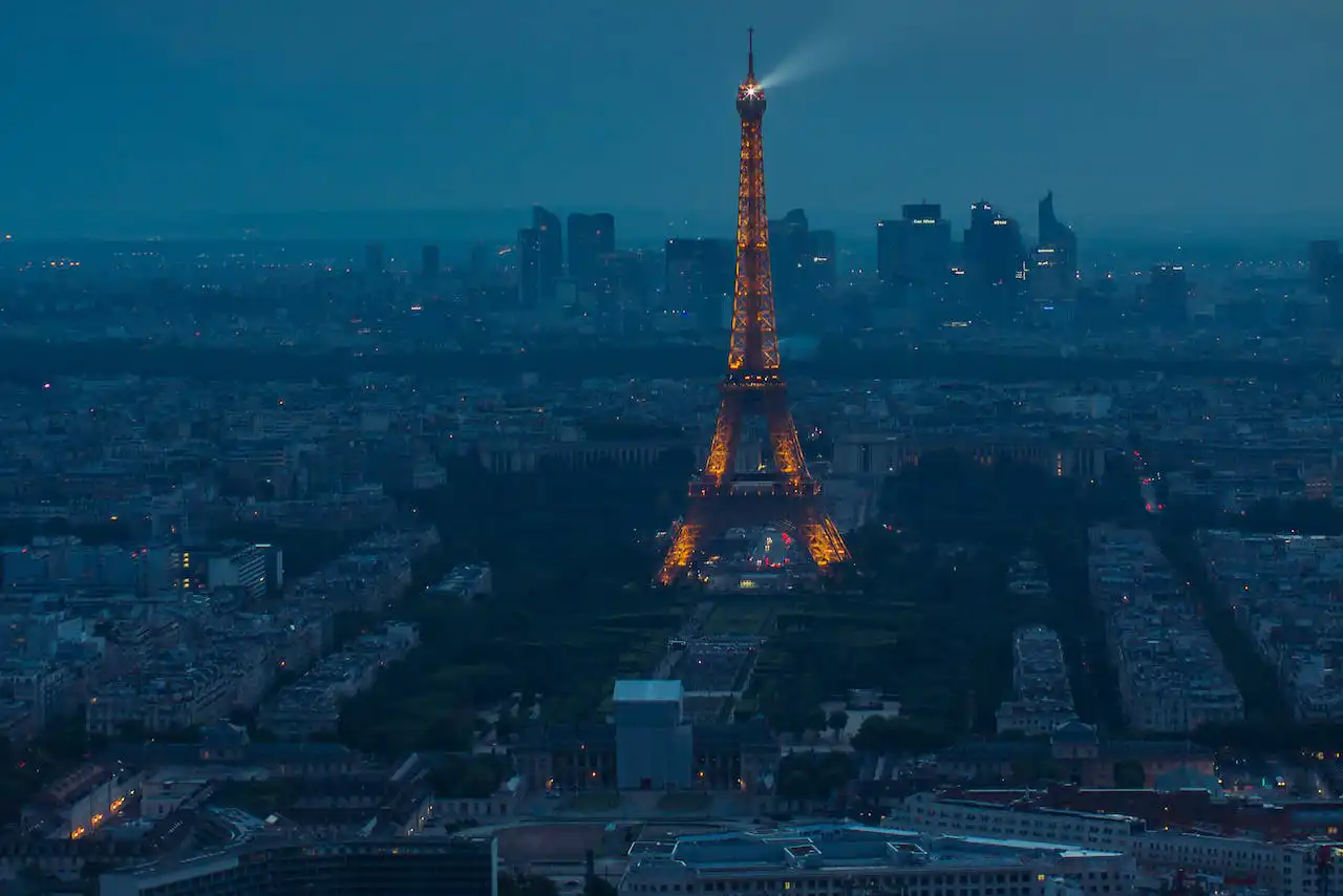Tourist Guide to Paris